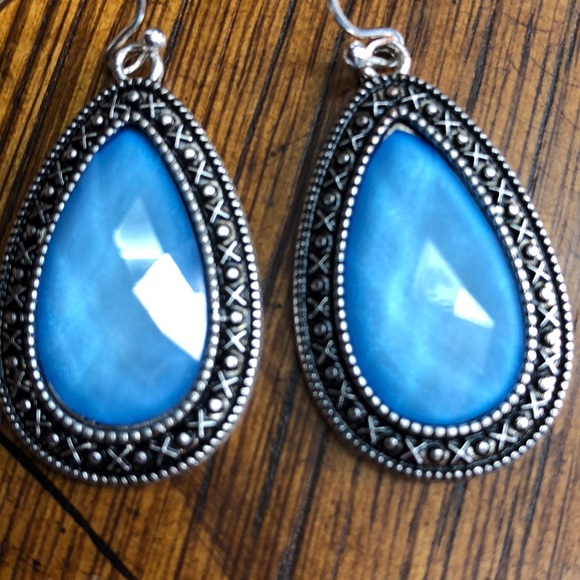 Earrings new w/o tag - Picture 2 of 2